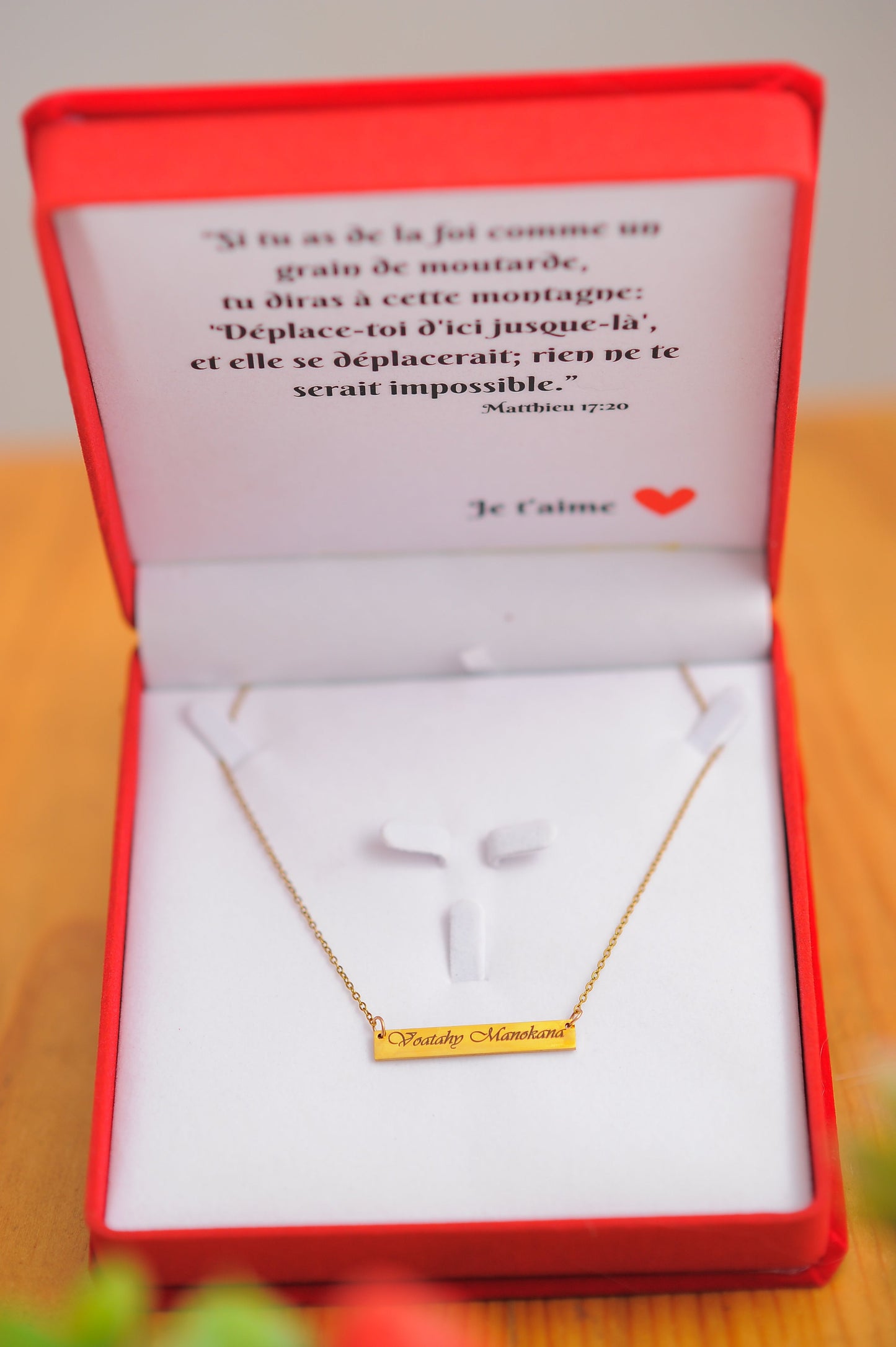Personalized necklace box