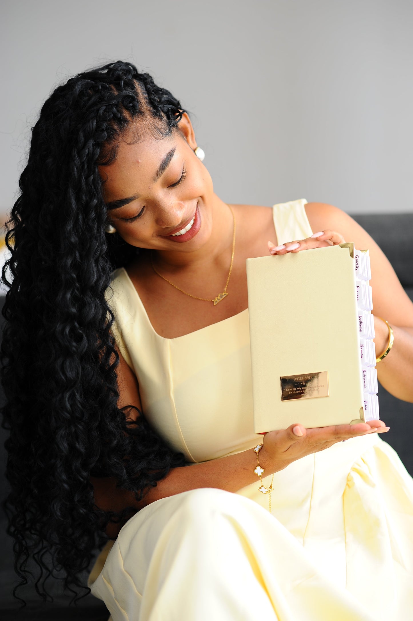 Volamena Model Bible