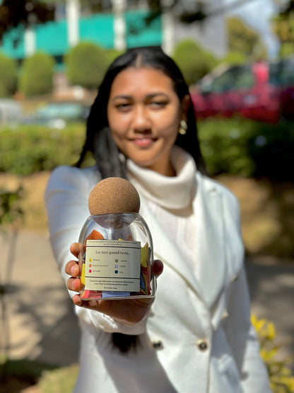 jar with verse 'Read me when you are' / 'Vakio aho rehefa'